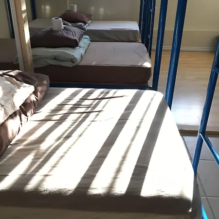 Vancouver Backpacker House - 10 Min Walk To Metrotown Skytrain Station-3